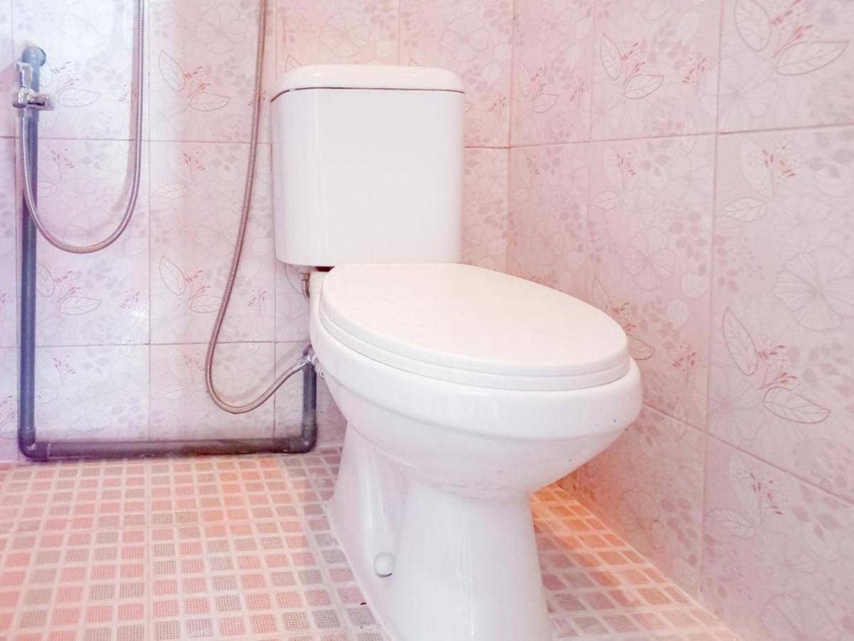 Hotel Gerung 2 Near Luwes Mall Nganjuk Mitra Reddoorz ห้อง รูปภาพ